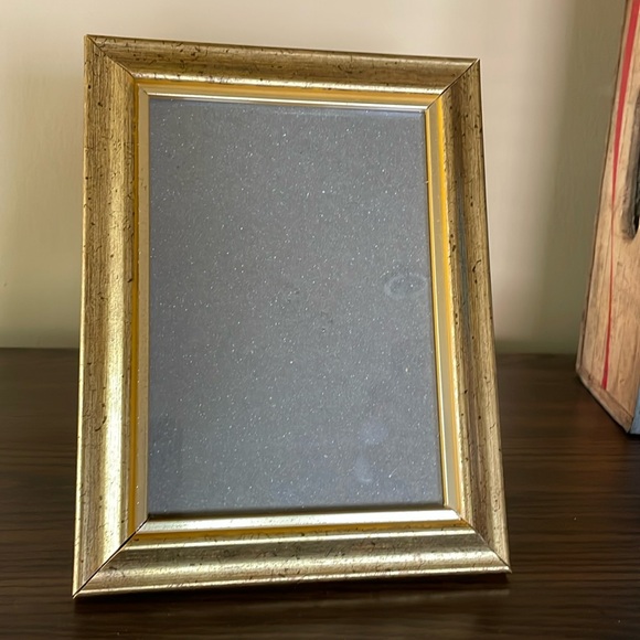 VTG Antiqued Gold Solid Wood Picture Frame for 5 x 7 Picture - Picture 2 of 7